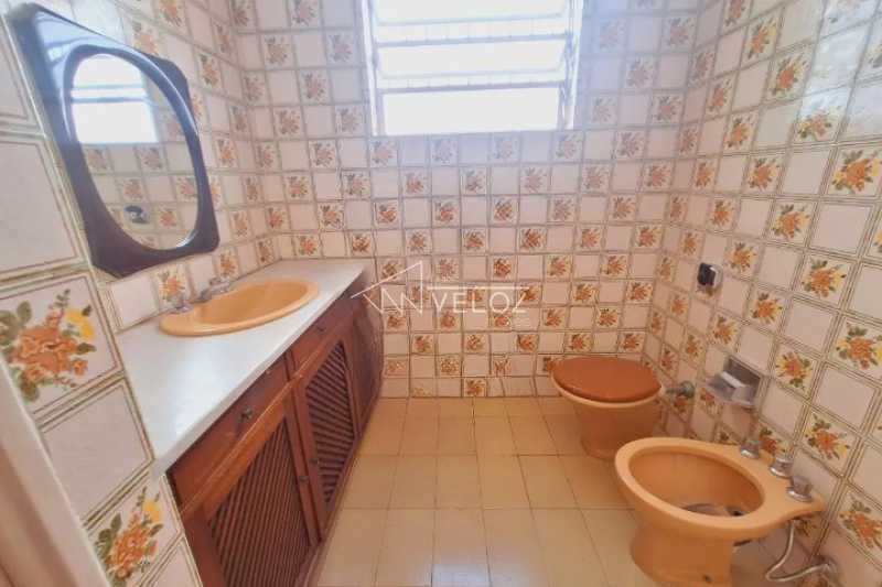 Casa à venda com 6 quartos, 250m² - Foto 22