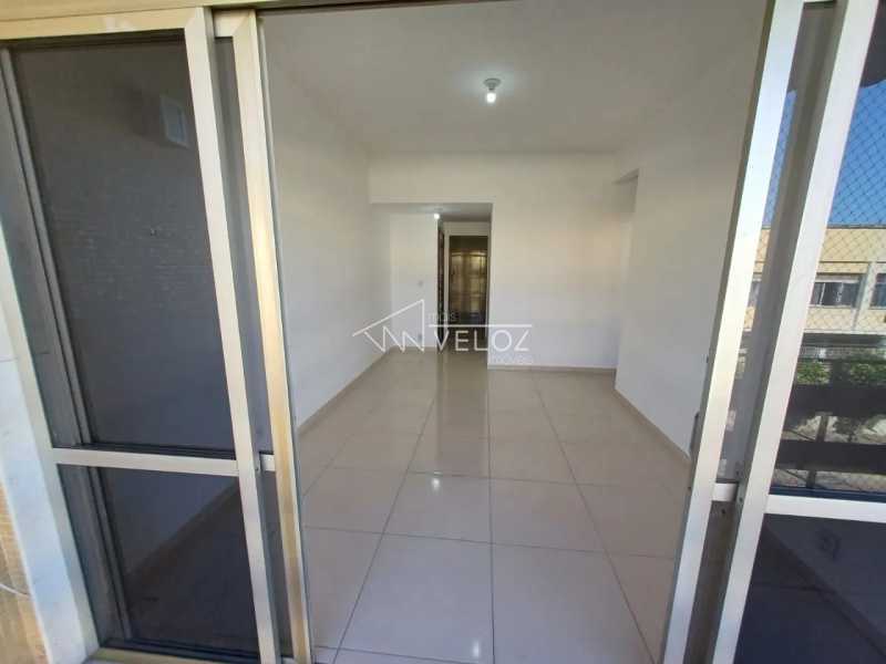 Apartamento à venda com 2 quartos, 67m² - Foto 4