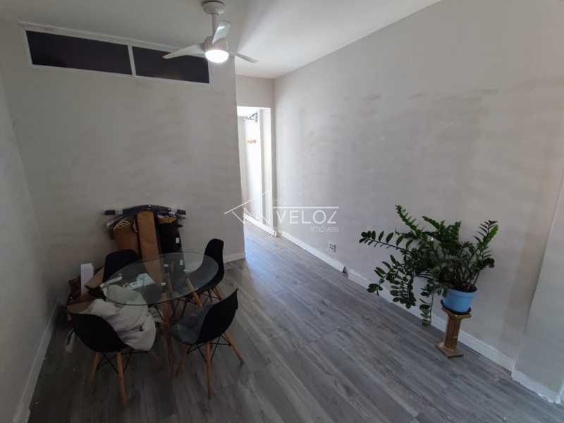 Apartamento à venda com 1 quarto, 42m² - Foto 2