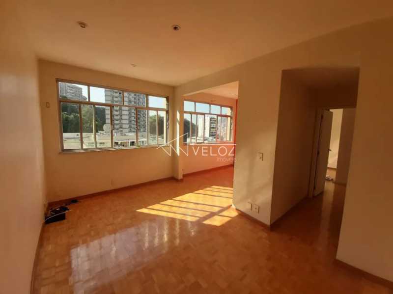 Apartamento à venda com 2 quartos, 60m² - Foto 4