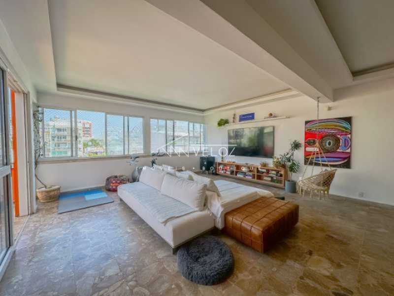 Cobertura à venda com 4 quartos, 250m² - Foto 9