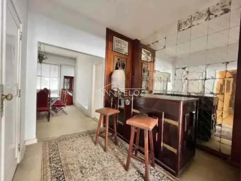 Apartamento à venda com 3 quartos, 200m² - Foto 5