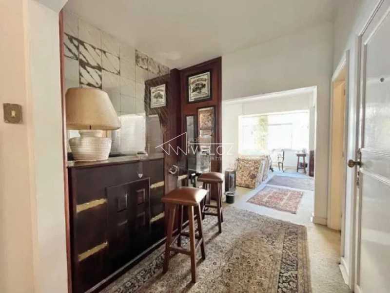 Apartamento à venda com 3 quartos, 200m² - Foto 4