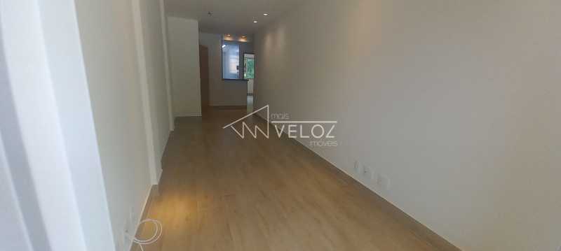 Apartamento à venda com 2 quartos, 67m² - Foto 5