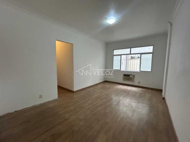 Apartamento à venda com 2 quartos, 77m² - Foto 2