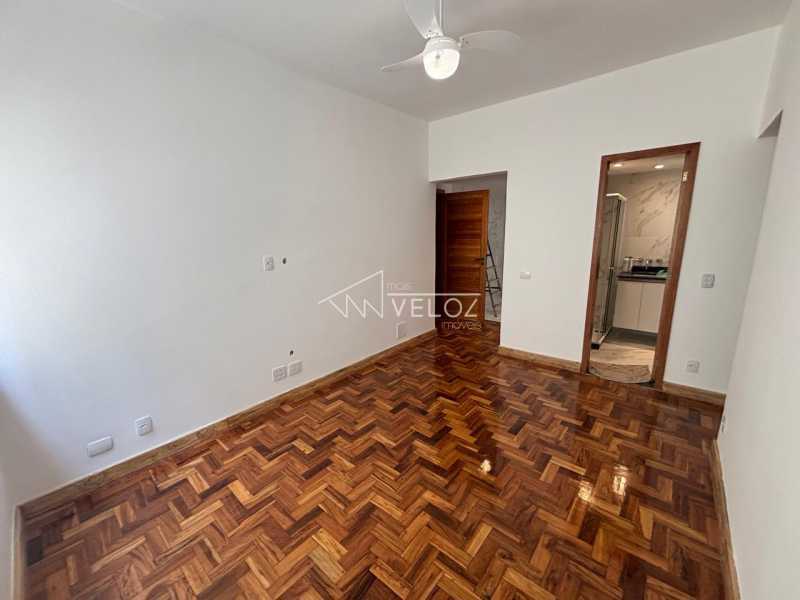 Apartamento à venda com 2 quartos, 65m² - Foto 2