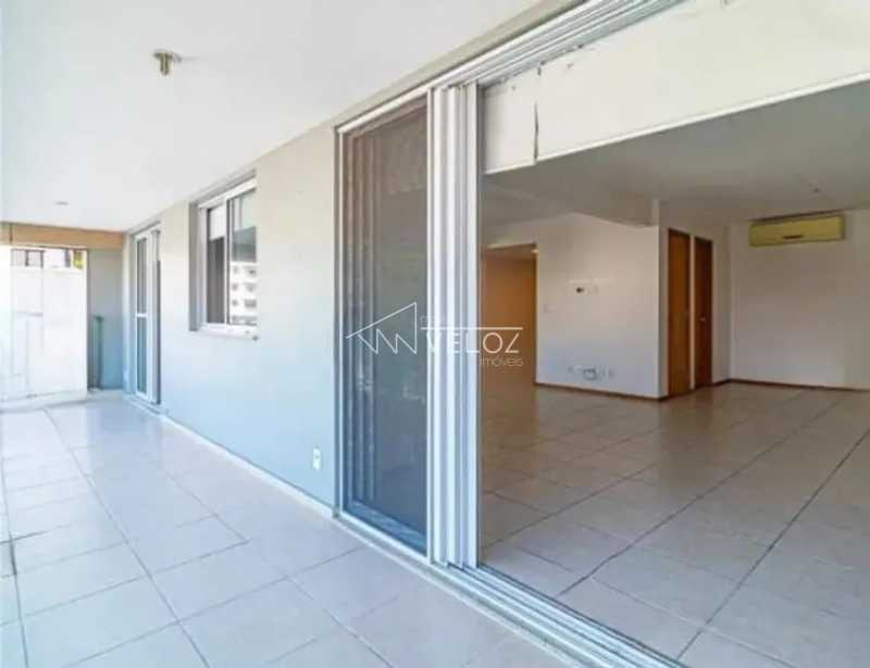 Apartamento à venda com 4 quartos, 225m² - Foto 1