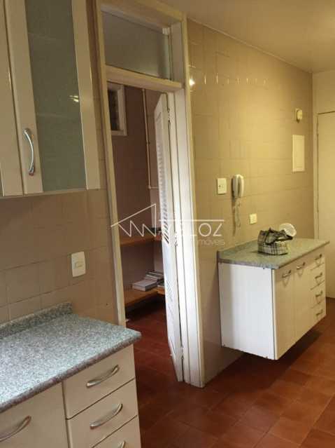 Apartamento à venda com 3 quartos, 100m² - Foto 9