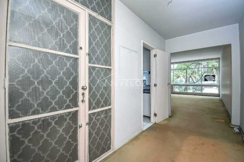 Apartamento à venda com 3 quartos, 200m² - Foto 2