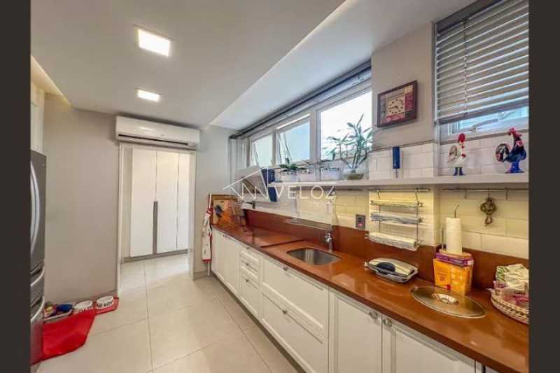 Apartamento à venda com 4 quartos, 240m² - Foto 17