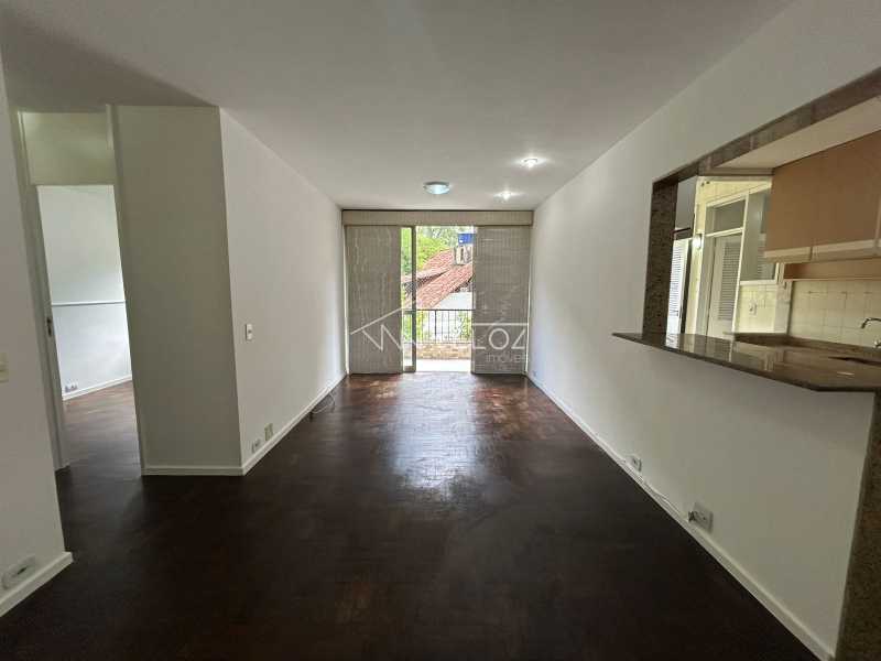 Apartamento à venda com 2 quartos, 90m² - Foto 2