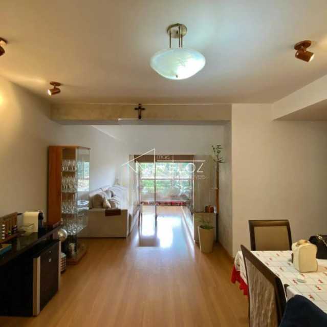 Apartamento à venda com 3 quartos, 130m² - Foto 3