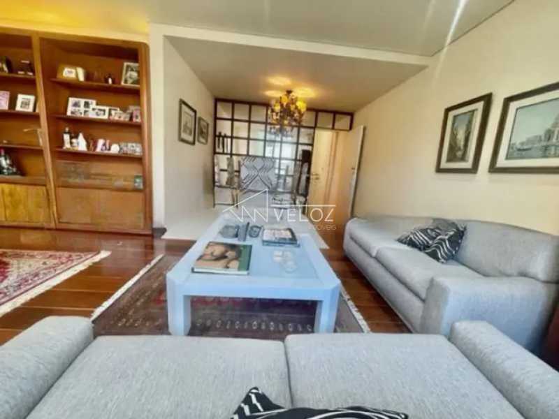 Apartamento à venda com 4 quartos, 135m² - Foto 2