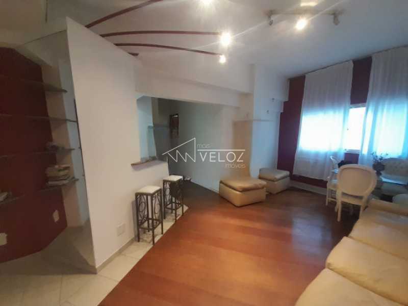 Apartamento à venda com 2 quartos, 70m² - Foto 2