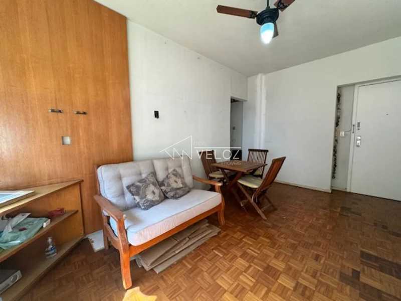 Apartamento à venda com 2 quartos, 67m² - Foto 2