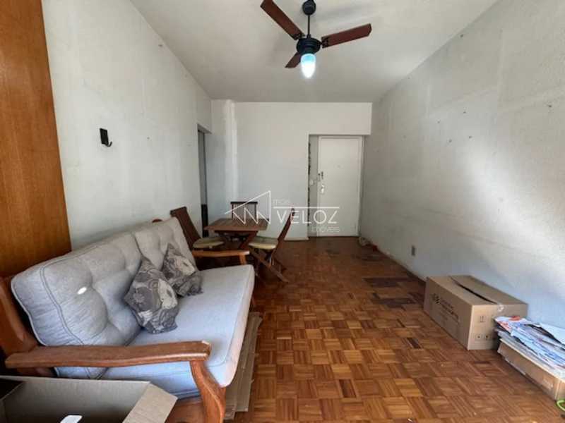 Apartamento à venda com 2 quartos, 67m² - Foto 4