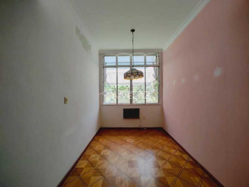 Apartamento à venda com 3 quartos, 115m² - Foto 2