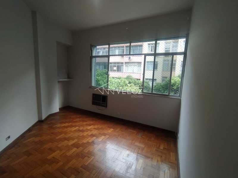 Apartamento à venda com 2 quartos, 65m² - Foto 2