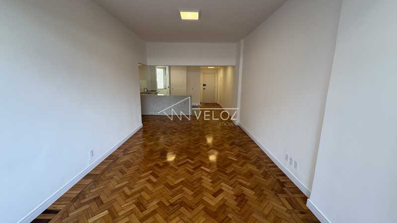 Apartamento à venda com 3 quartos, 131m² - Foto 2