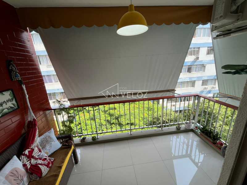 Apartamento à venda com 2 quartos, 76m² - Foto 2