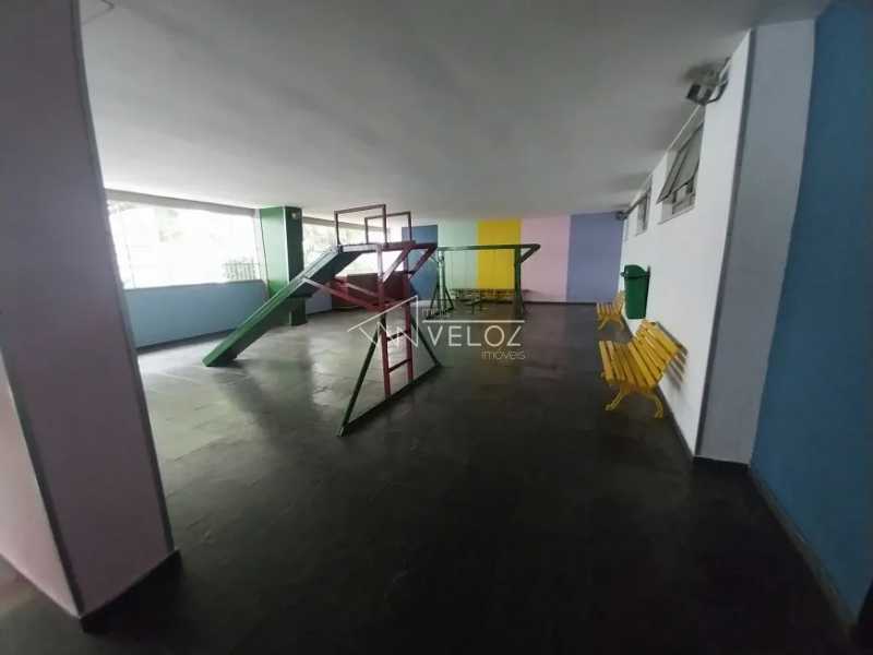 Apartamento à venda com 2 quartos, 76m² - Foto 28