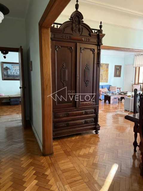 Apartamento à venda com 4 quartos, 220m² - Foto 2