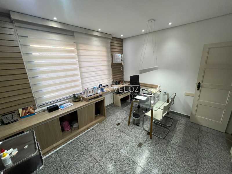 Casa à venda com 7 quartos, 300m² - Foto 17