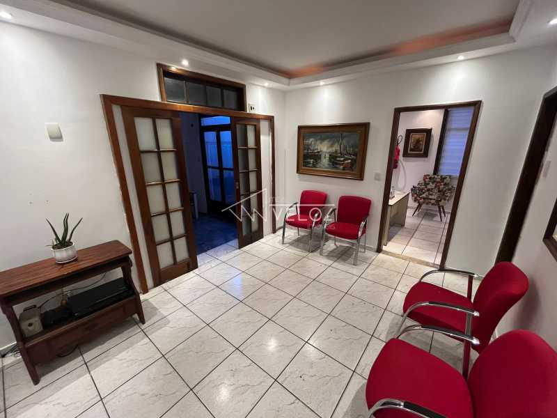 Casa à venda com 7 quartos, 300m² - Foto 1