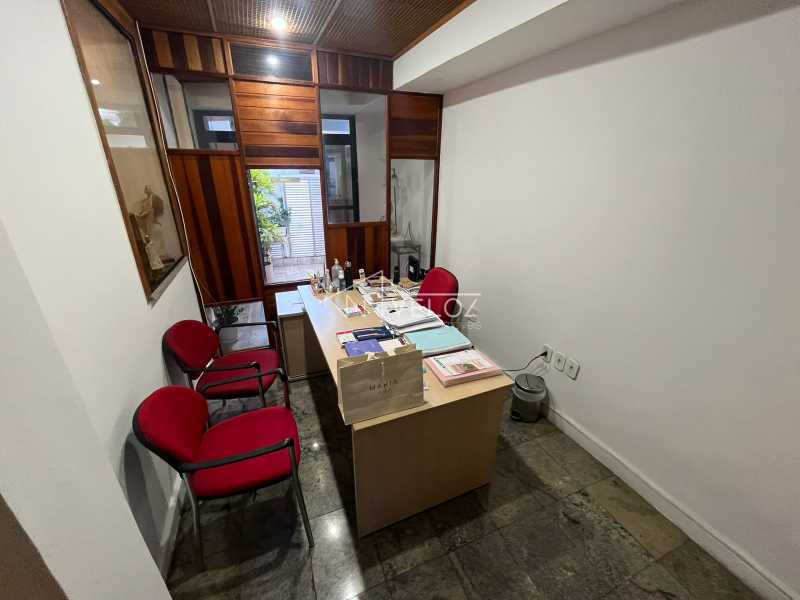 Casa à venda com 7 quartos, 300m² - Foto 26