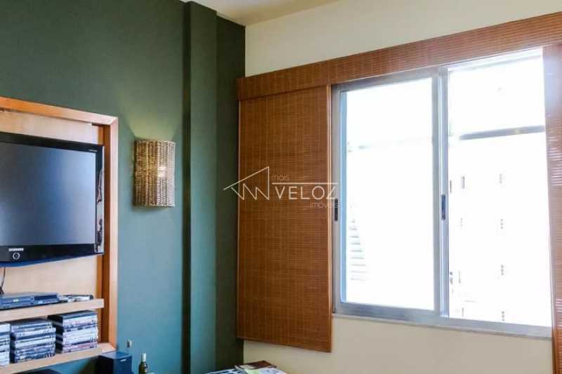 Apartamento à venda com 2 quartos, 70m² - Foto 2