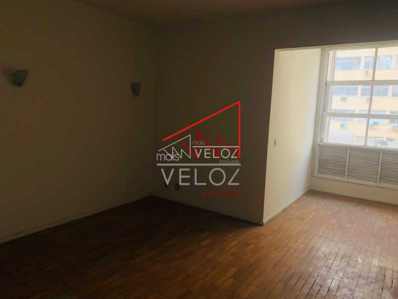 Apartamento à venda com 3 quartos, 97m² - Foto 2