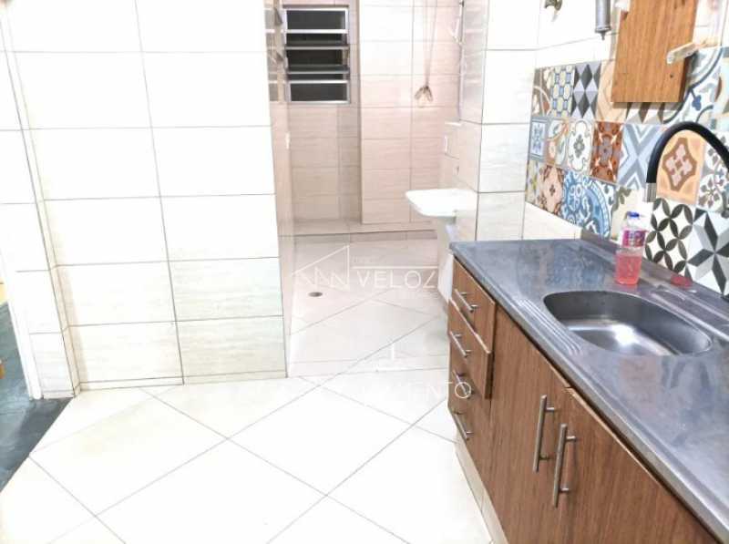 Apartamento à venda com 2 quartos, 81m² - Foto 9