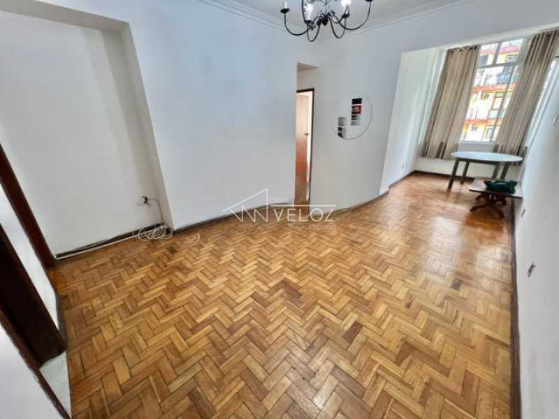 Apartamento à venda com 2 quartos, 70m² - Foto 2