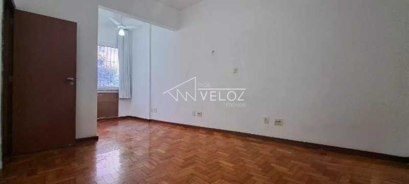 Apartamento à venda com 2 quartos, 70m² - Foto 3