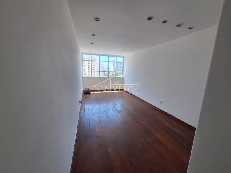 Apartamento à venda com 2 quartos, 64m² - Foto 1