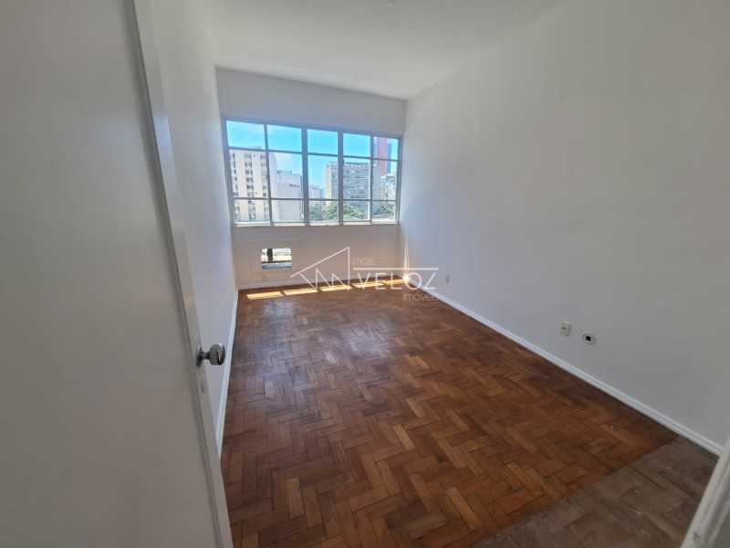 Apartamento à venda com 2 quartos, 64m² - Foto 4