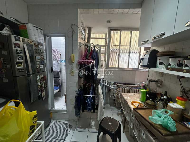 Apartamento à venda com 2 quartos, 70m² - Foto 9