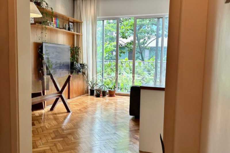 Apartamento à venda com 2 quartos, 82m² - Foto 2