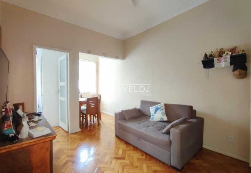 Apartamento à venda com 1 quarto, 45m² - Foto 2