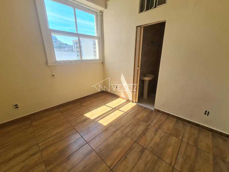 Apartamento à venda com 1 quarto, 37m² - Foto 2