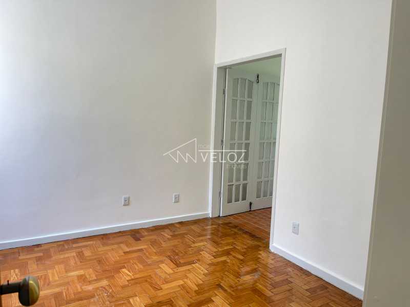 Apartamento à venda com 2 quartos, 70m² - Foto 12