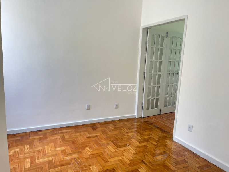 Apartamento à venda com 2 quartos, 70m² - Foto 14