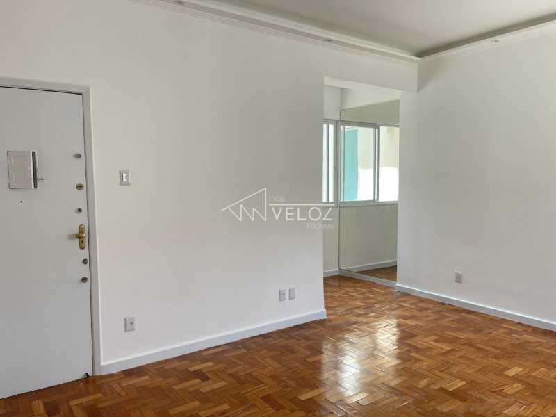 Apartamento à venda com 2 quartos, 70m² - Foto 1