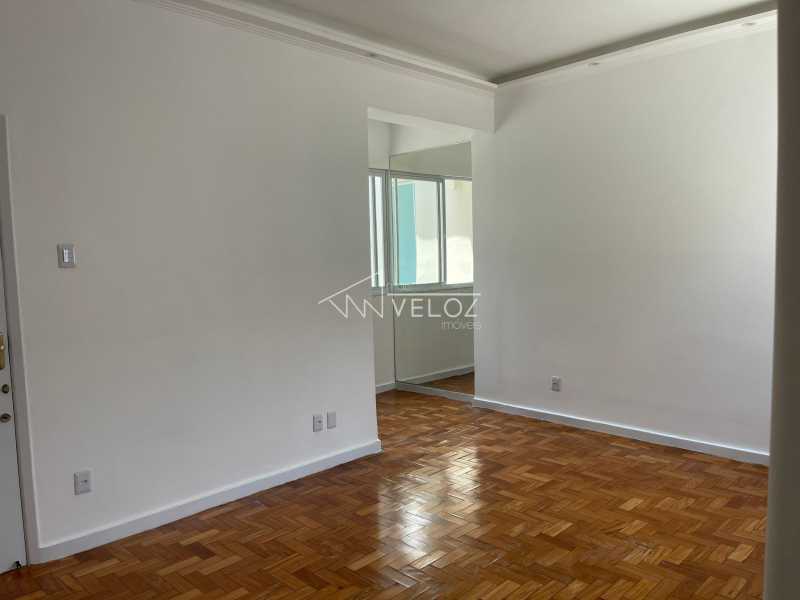 Apartamento à venda com 2 quartos, 70m² - Foto 2