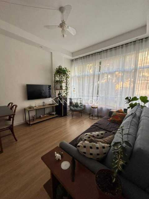 Apartamento à venda com 2 quartos, 75m² - Foto 1