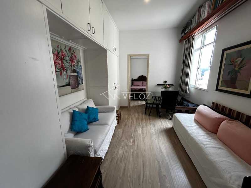 Apartamento à venda com 1 quarto, 47m² - Foto 2