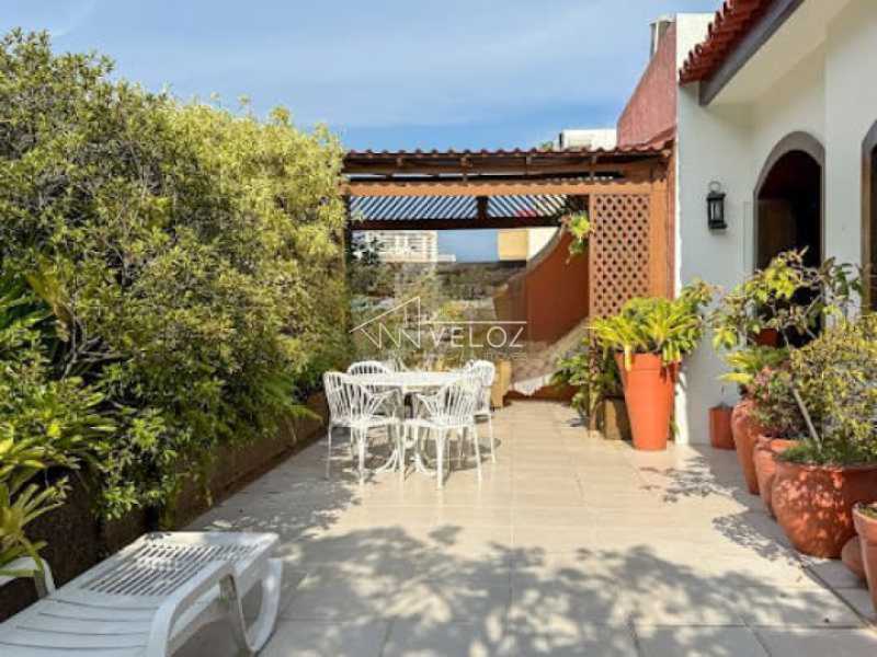 Cobertura à venda com 4 quartos, 247m² - Foto 1