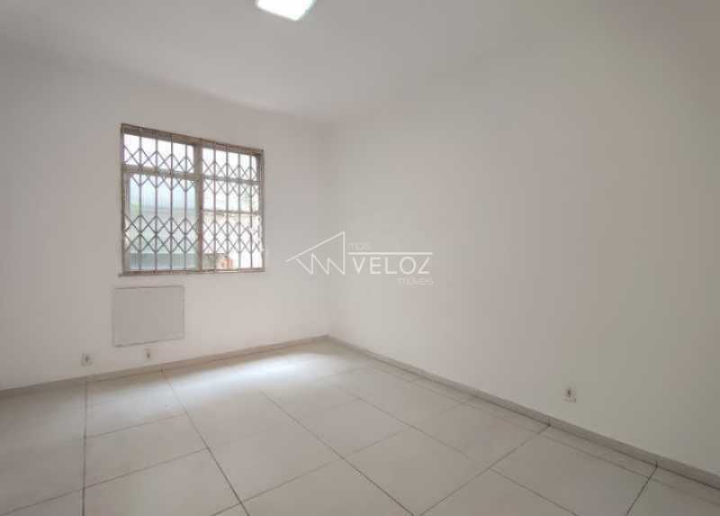 Apartamento à venda com 1 quarto, 29m² - Foto 2