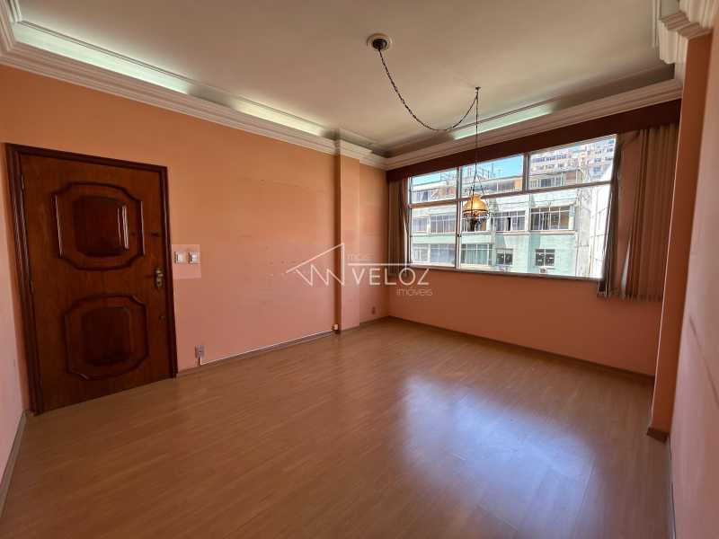 Apartamento à venda com 2 quartos, 70m² - Foto 2