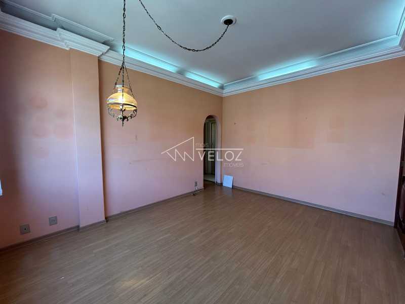 Apartamento à venda com 2 quartos, 70m² - Foto 4